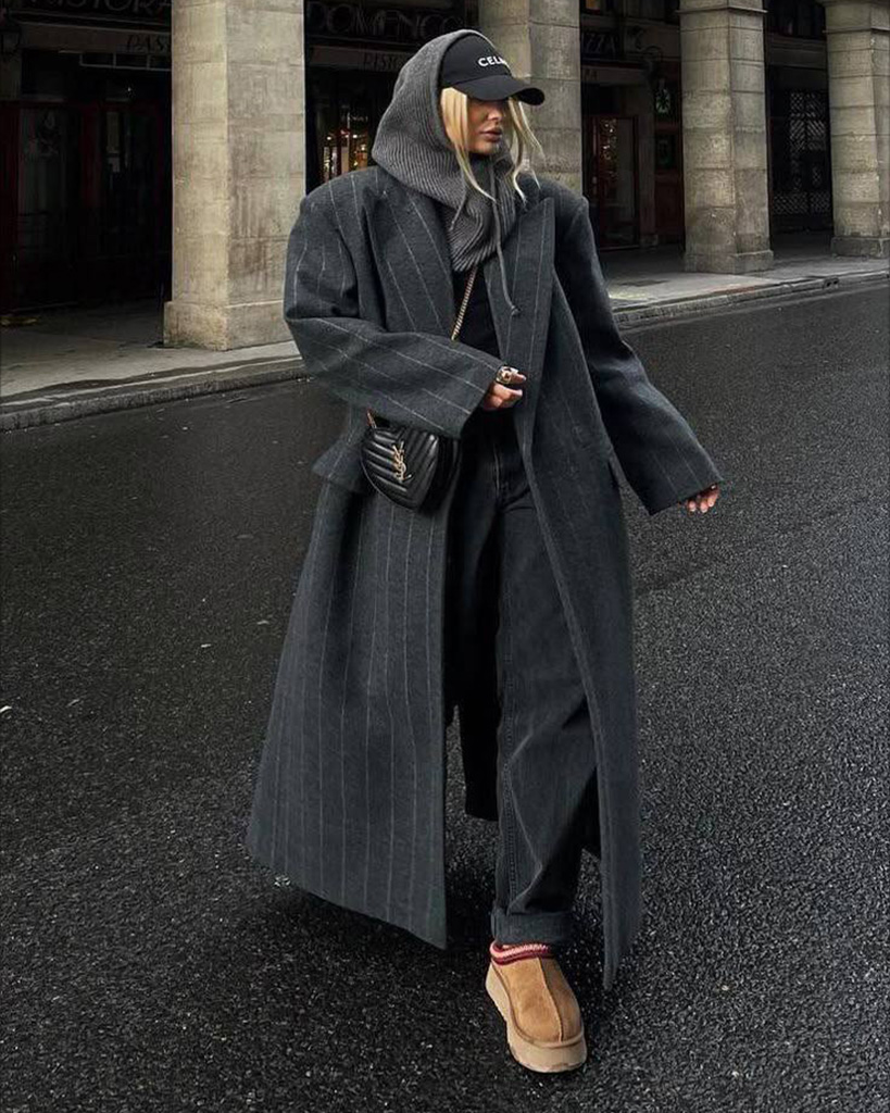 Для шерстяных изделий предпочтительна ручная стирка в прохладной воде (30−35 ∘C) со специальными средствами для шерсти